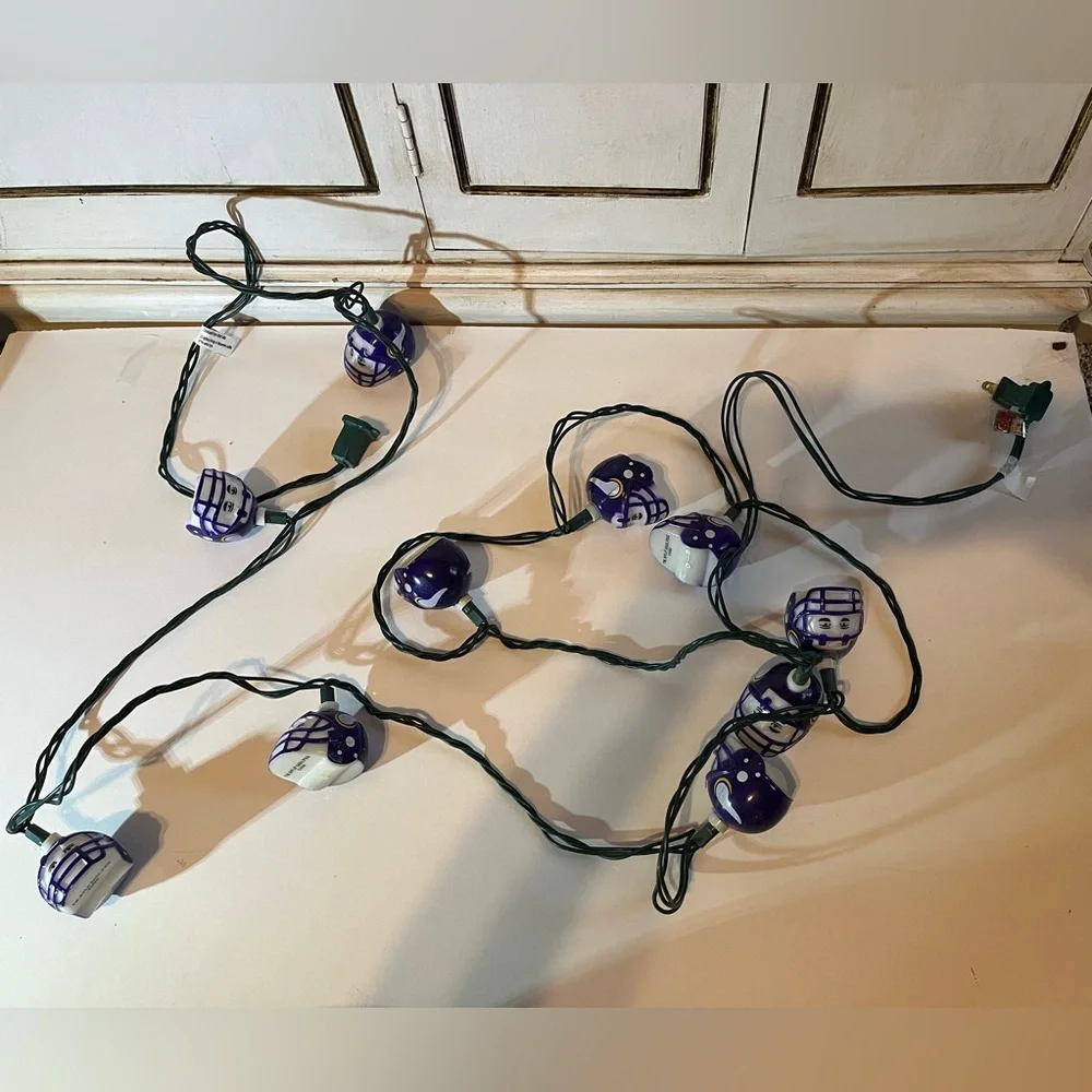 Vintage NFL Minnesota Vikings helmets string of lights football decoration rare